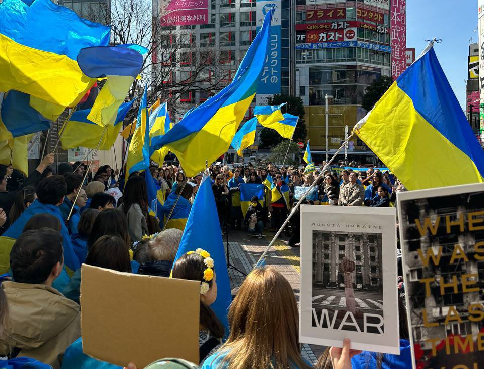 A demonstration in support of Ukraine on the two-year anniversary of the Russian invasion in Paris, France. Retrieved from Twitter.